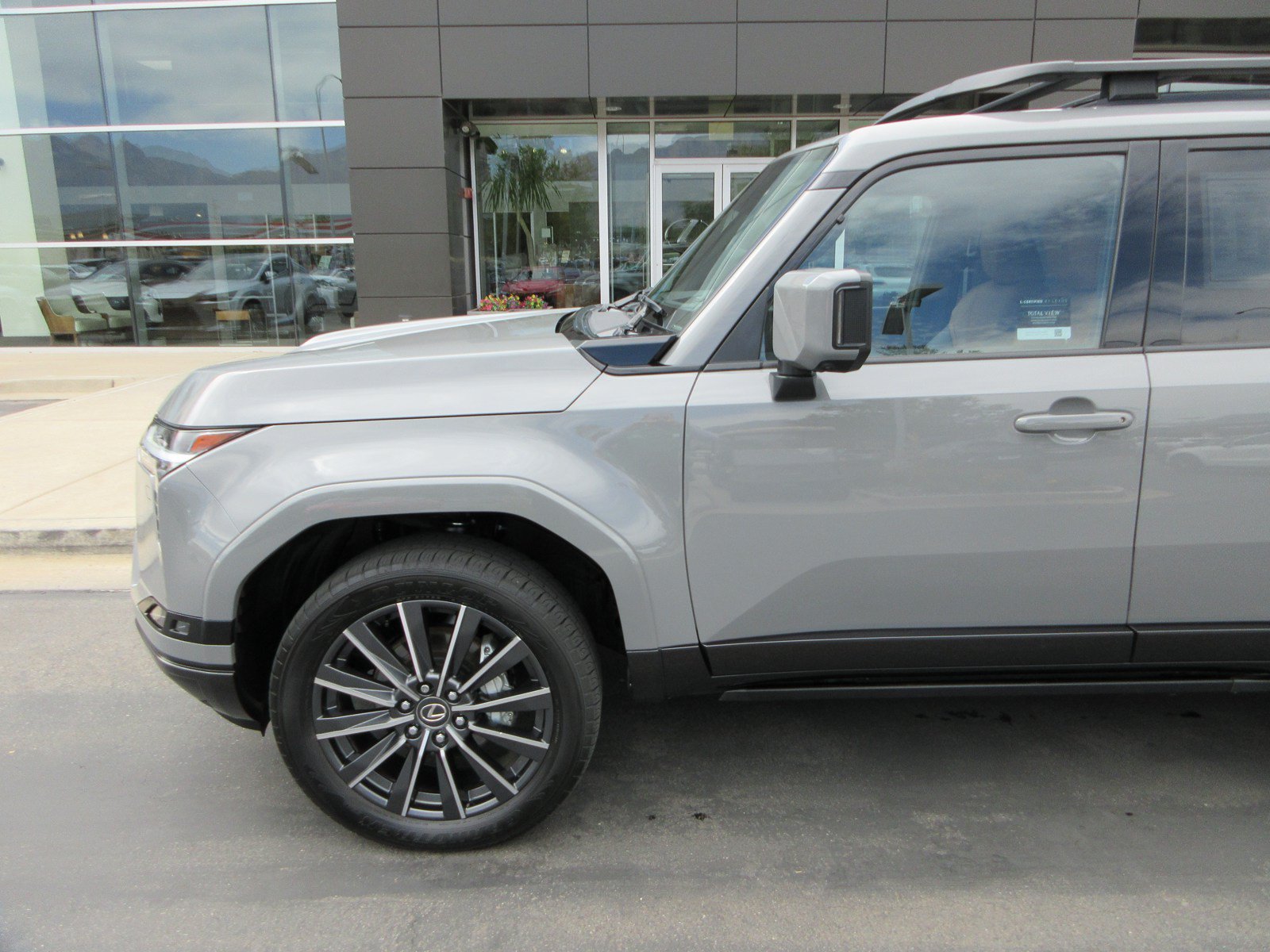 Used 2024 Lexus GX 550 w/ Accessory Package (31) AWD/4WD image 2