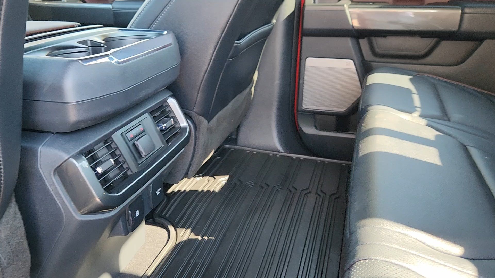 Used 2023 Ford F150 Lariat w/ Equipment Group 502A High AWD/4WD image 31