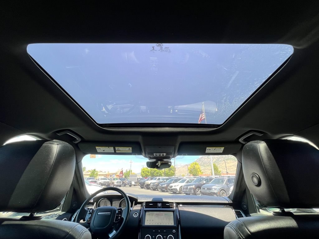 Used 2020 Land Rover Discovery SE AWD/4WD image 19
