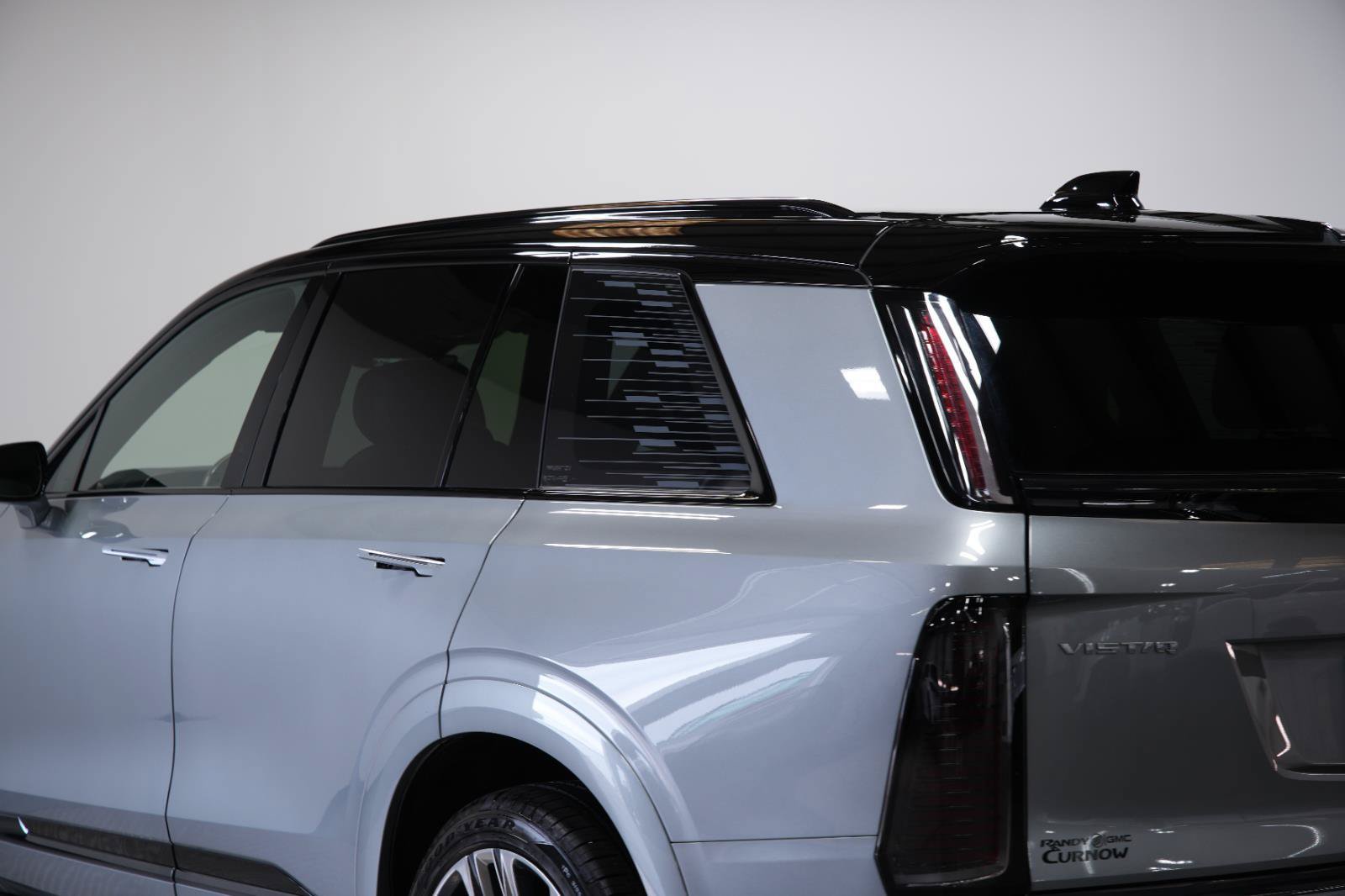 Used 2026 Cadillac Vistiq Platinum w/ LPO, Floor Liner Package AWD/4WD image 6