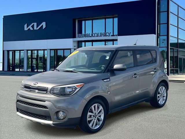 Used 2017 Kia Soul + image 3