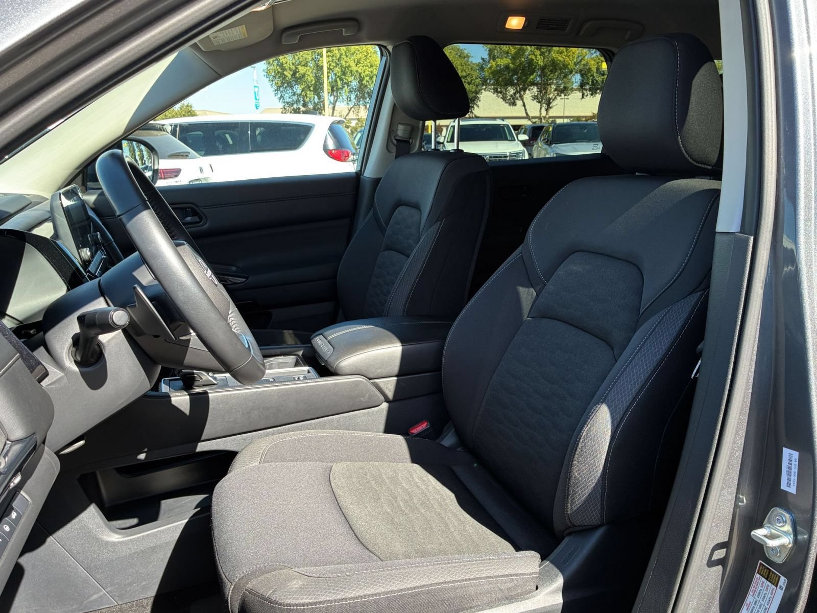 Used 2025 Nissan Pathfinder SV FWD image 6