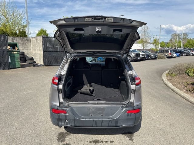 Used 2017 Jeep Cherokee Sport FWD image 12