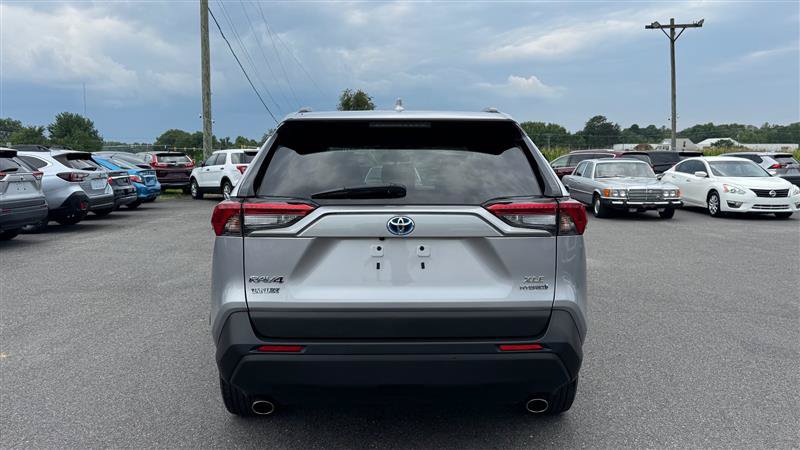 Used 2022 Toyota RAV4 XLE w/ Convenience Package AWD/4WD image 10