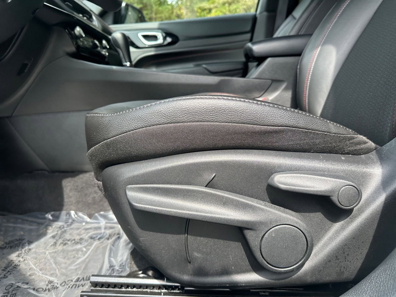 Used 2025 Jeep Compass Trailhawk image 27