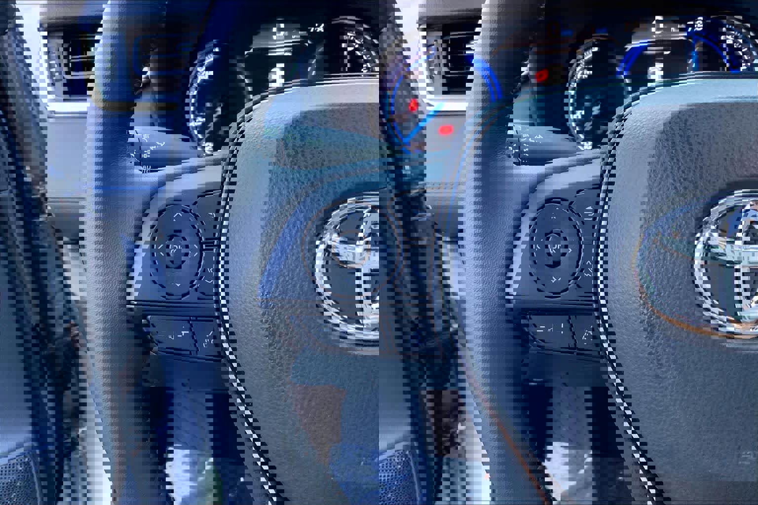 Used 2025 Toyota RAV4 XSE w/ Weather Package image 24