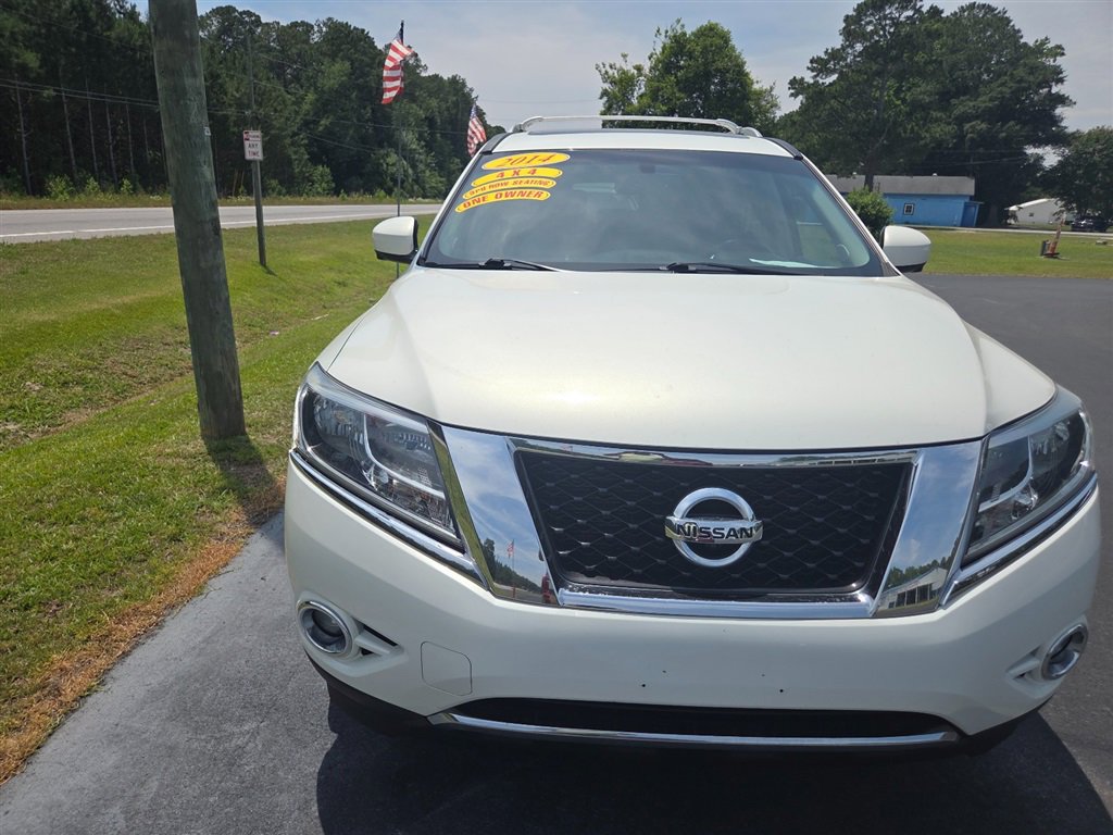 Used 2014 Nissan Pathfinder Platinum w/ Platinum Premium Package AWD/4WD image 2