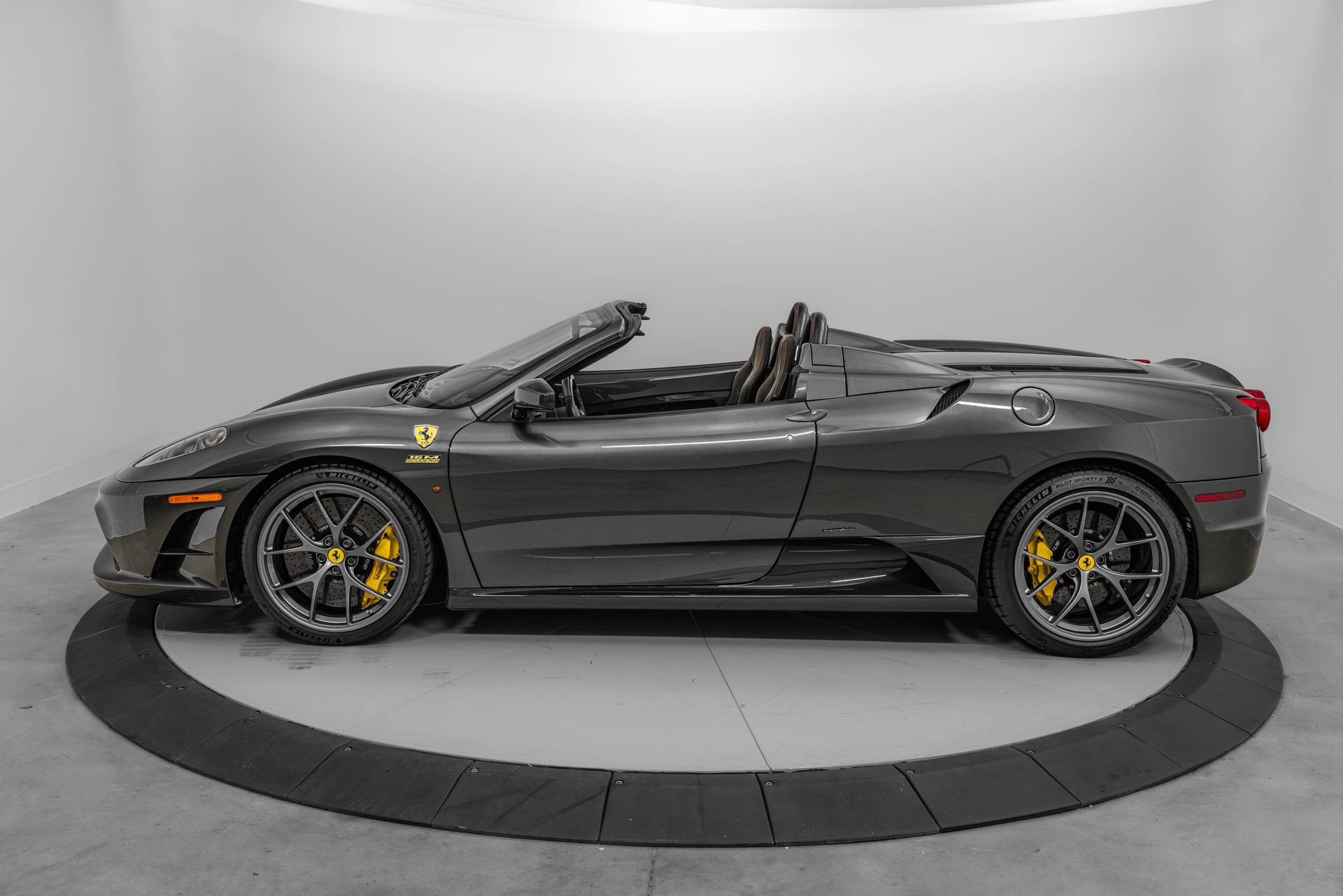Used 2009 Ferrari F430 Scuderia RWD image 3