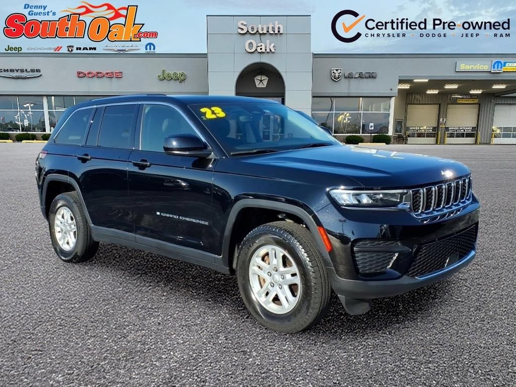 Certified 2023 Jeep Grand Cherokee Laredo AWD/4WD image 1