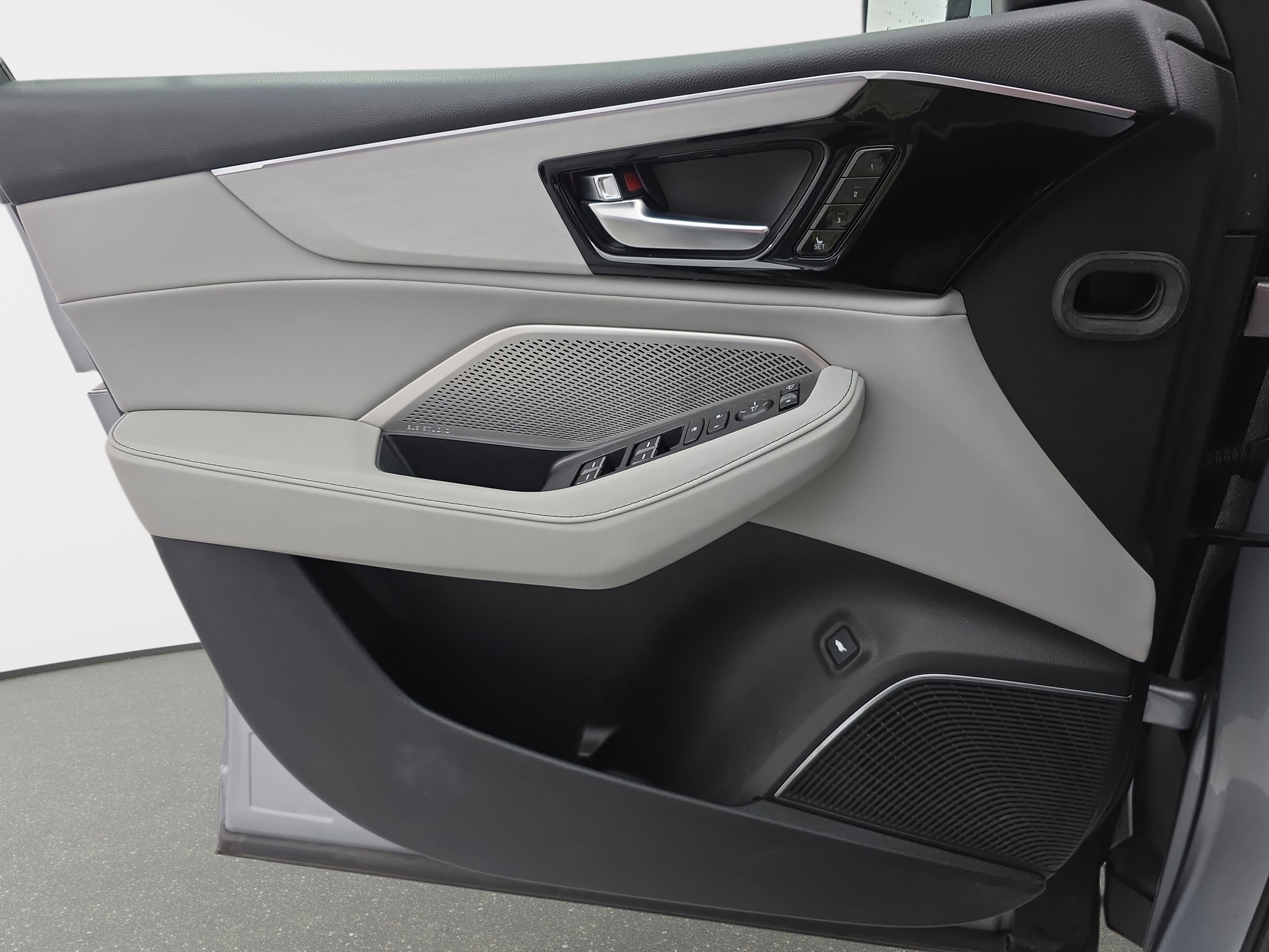 Certified 2023 Acura MDX FWD w/ Technology Package image 27