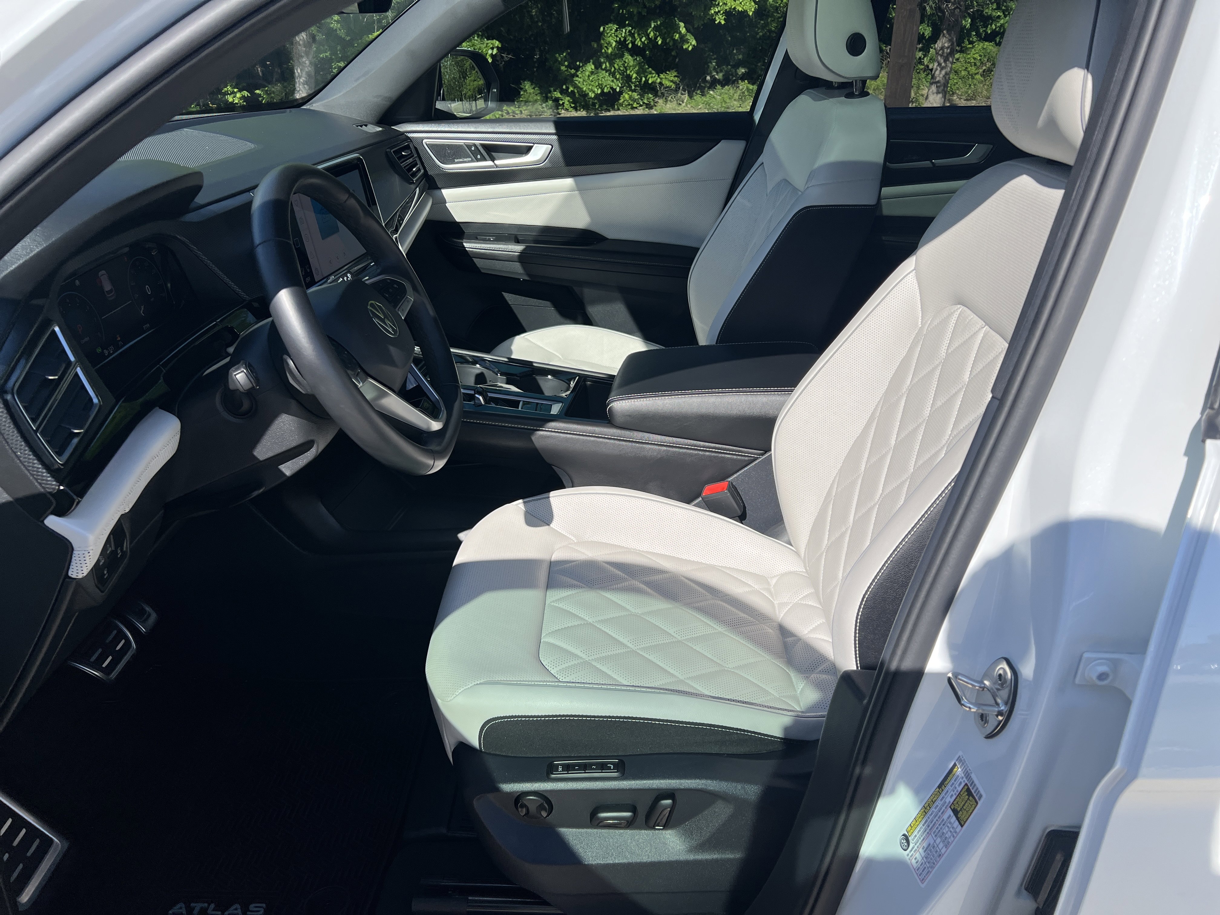 Used 2025 Volkswagen Atlas Cross Sport SEL Premium R-Line image 16