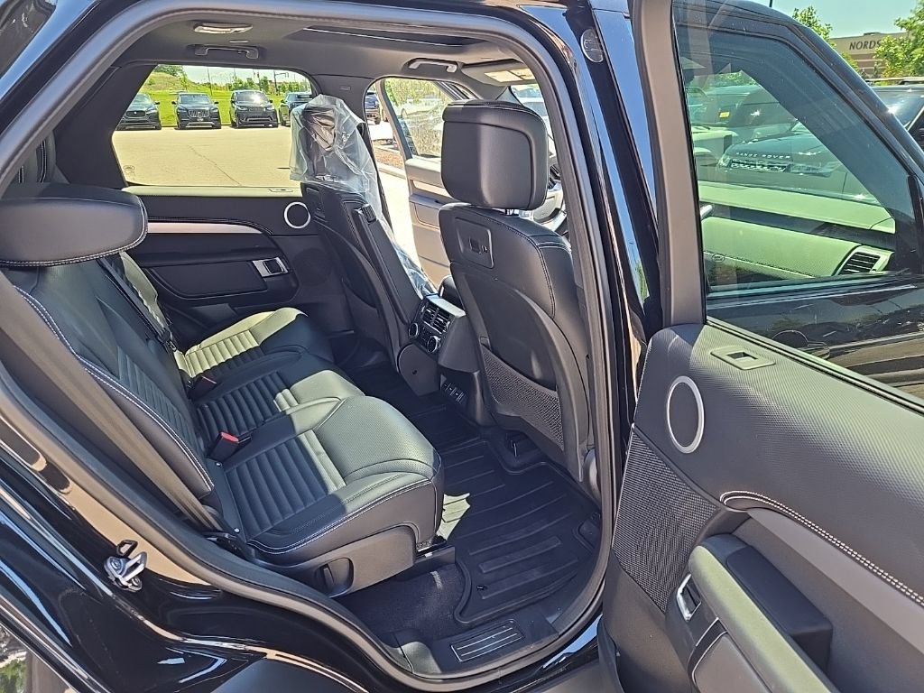 Used 2024 Land Rover Discovery Dynamic SE AWD/4WD image 19
