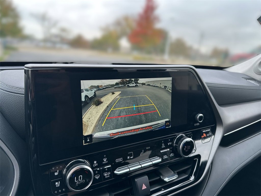 Used 2023 Toyota Highlander Limited image 24