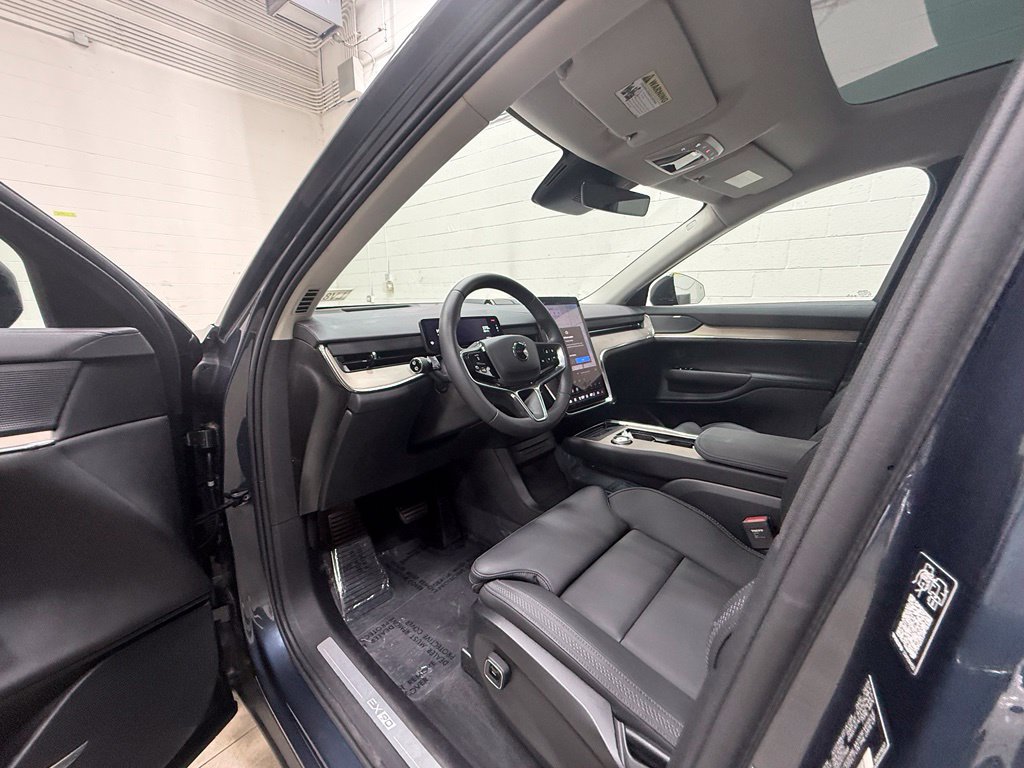 Used 2025 Volvo EX90 Ultra AWD/4WD image 29