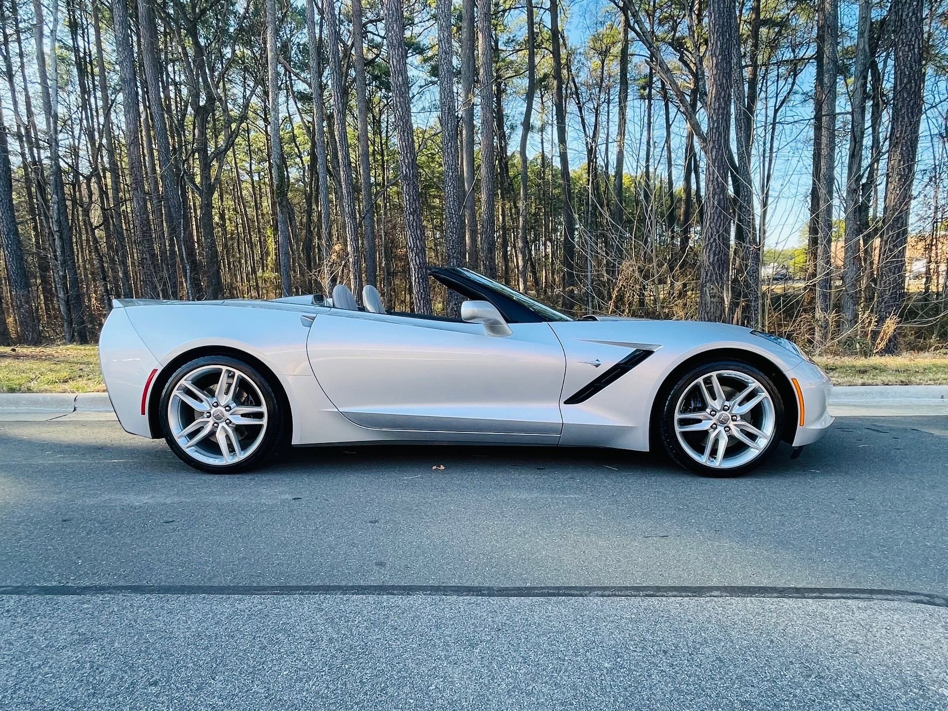 Used 2015 Chevrolet Corvette Stingray Convertible w/ 2LT Preferred Equipment Group image 17