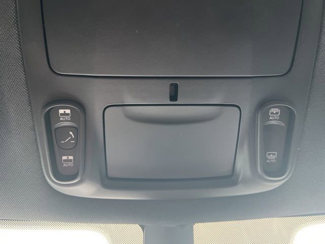 Used 2023 Chrysler Pacifica Limited w/ S Appearance Package AWD/4WD image 6