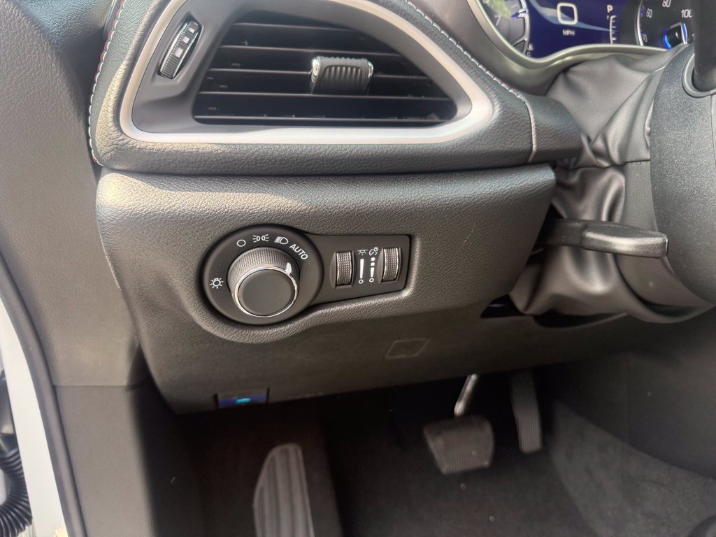 New 2027 Chrysler Pacifica Select FWD image 18