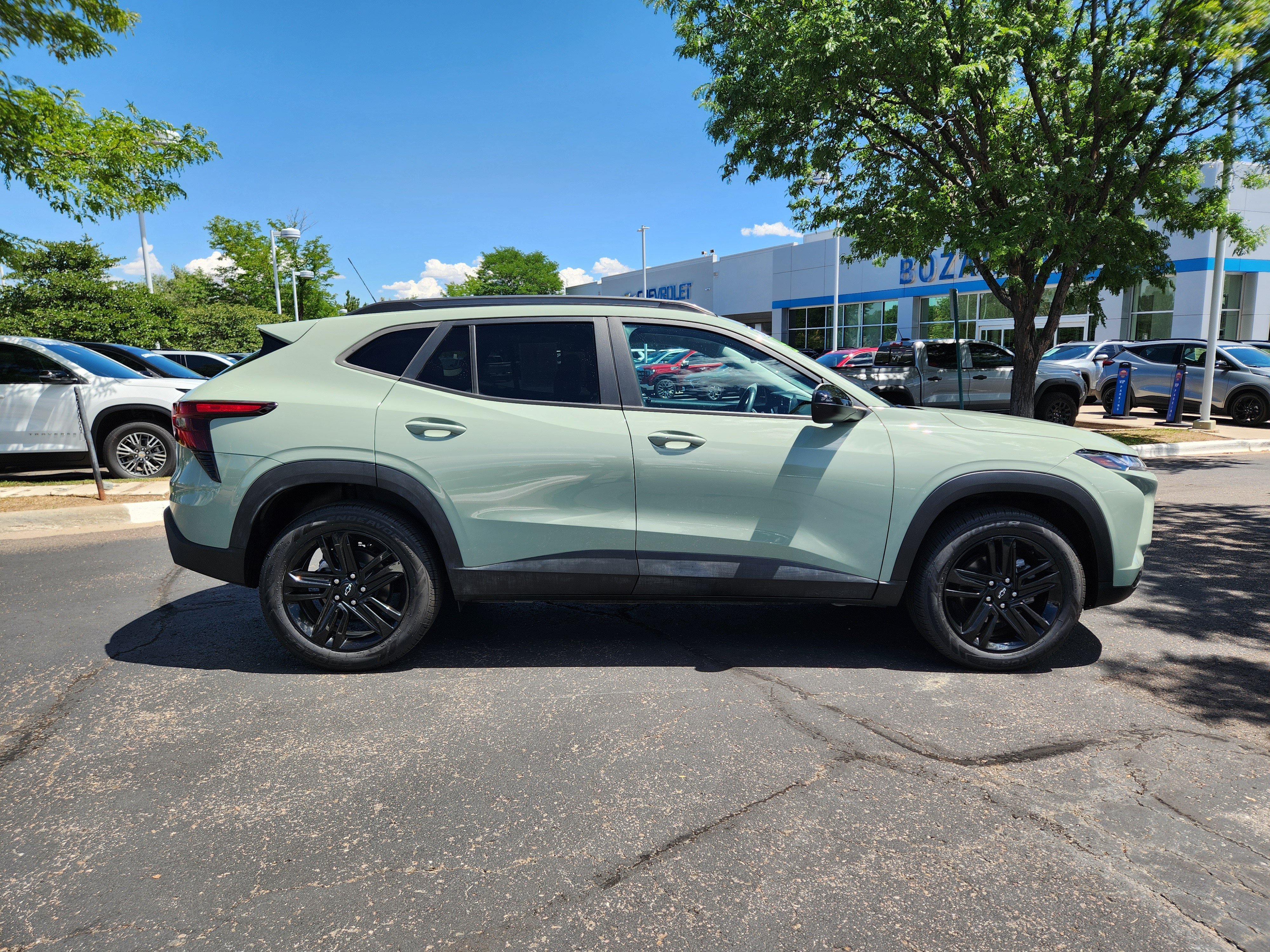Used 2025 Chevrolet Trax ACTIV w/ Driver Confidence Package FWD image 2