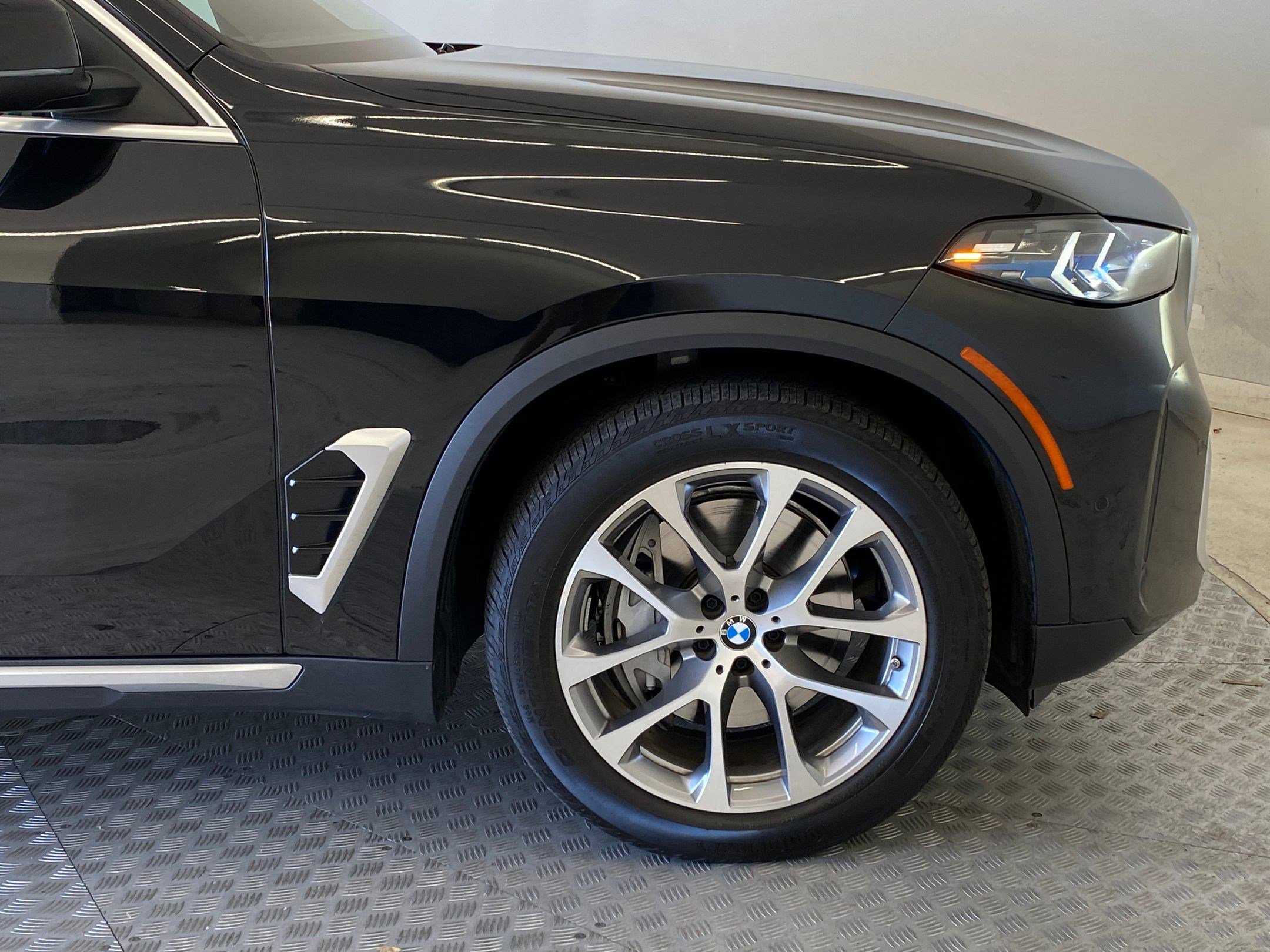 Used 2026 BMW X5 xDrive50e w/ Premium Package image 11