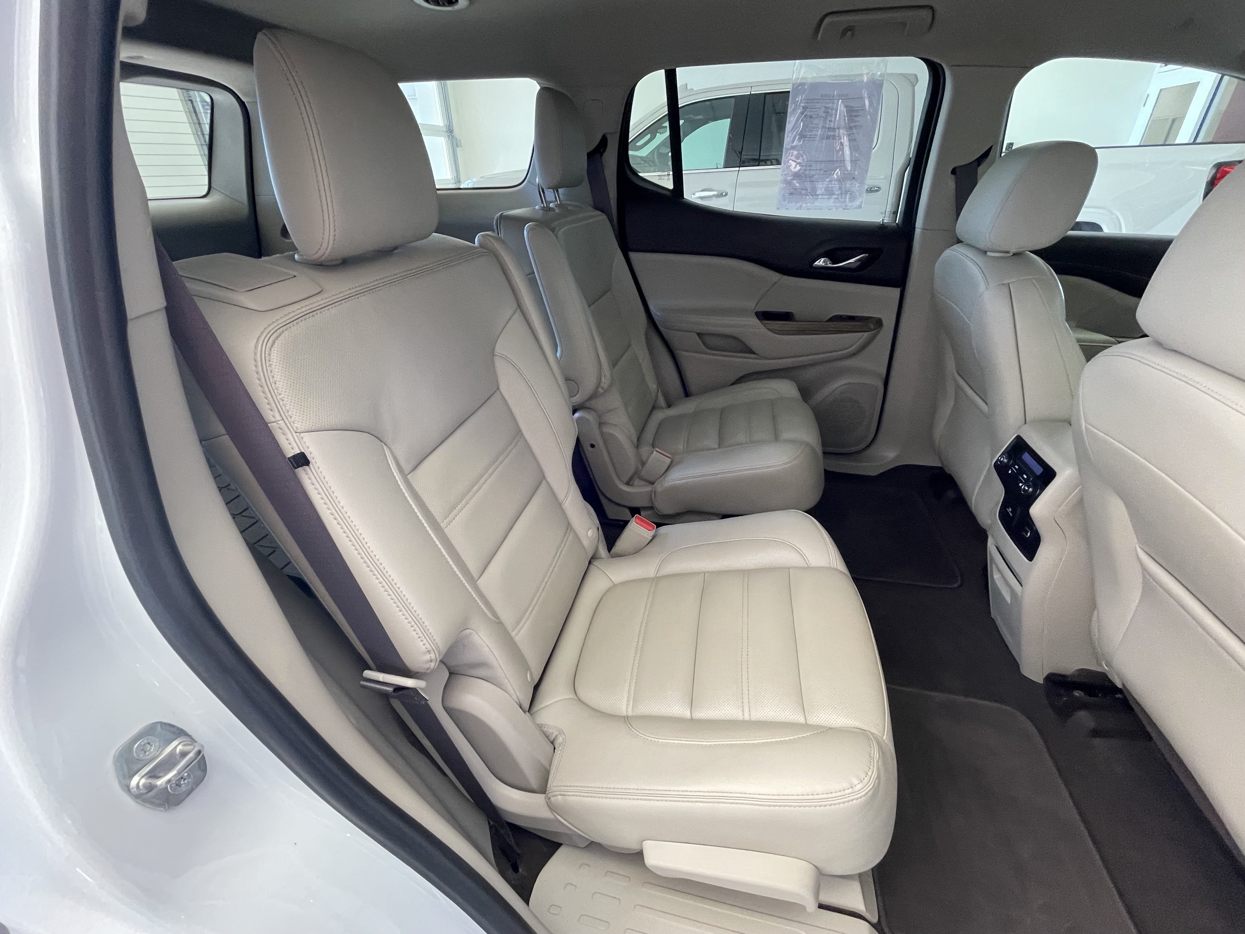 Used 2019 GMC Acadia Denali w/ Technology Package FWD image 15