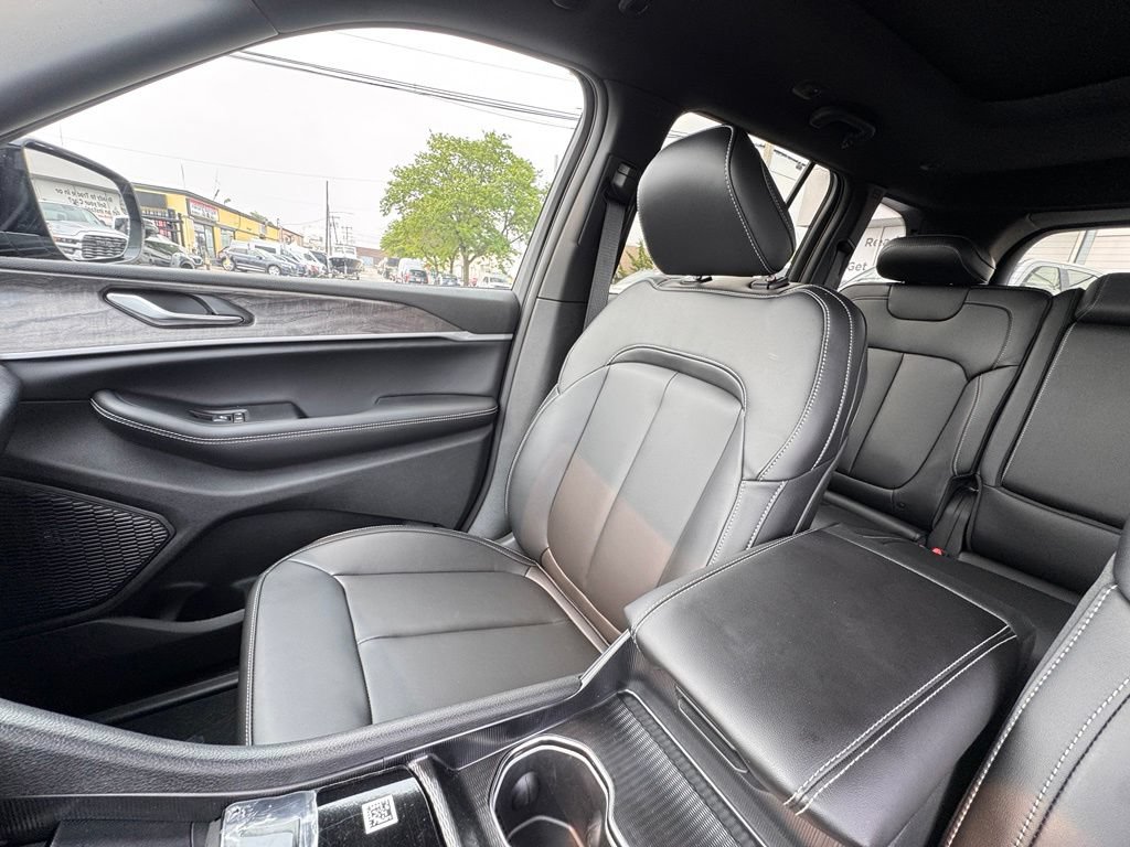 New 2026 Jeep Grand Cherokee Limited w/ Limited Altitude Package AWD/4WD image 14