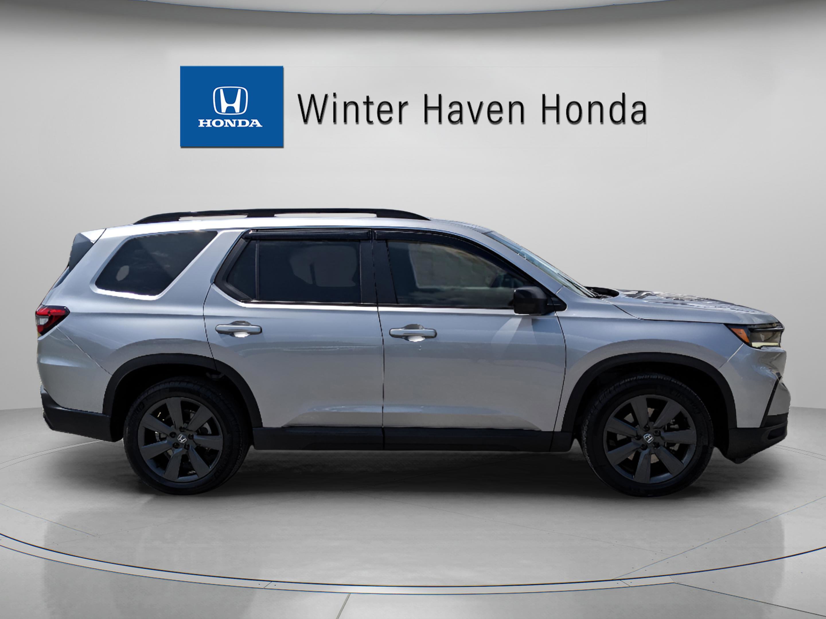Used 2025 Honda Pilot Sport image 9