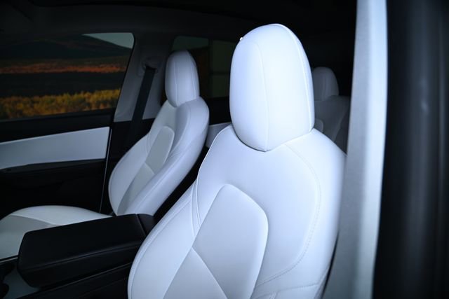 Used 2022 Tesla Model Y Long Range image 21