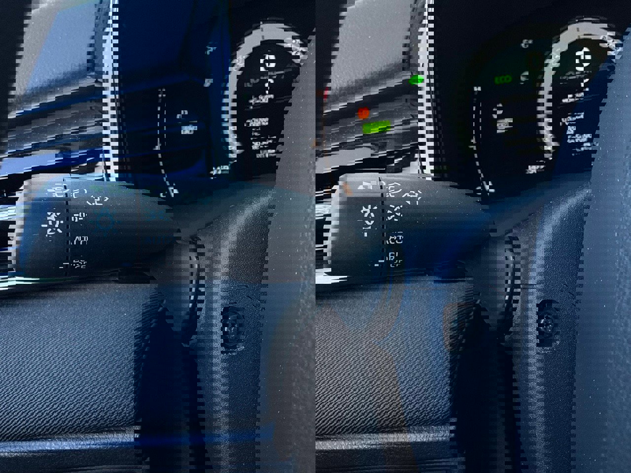 Used 2025 Toyota Camry LE image 34