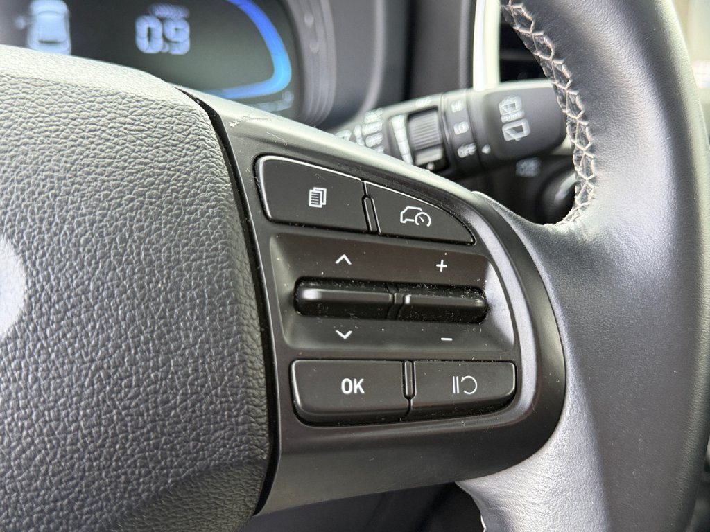 Used 2024 Hyundai Venue SEL FWD image 24