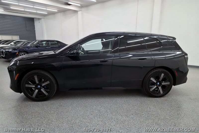 Used 2024 BMW iX xDrive50 w/ Sport Package AWD/4WD image 5