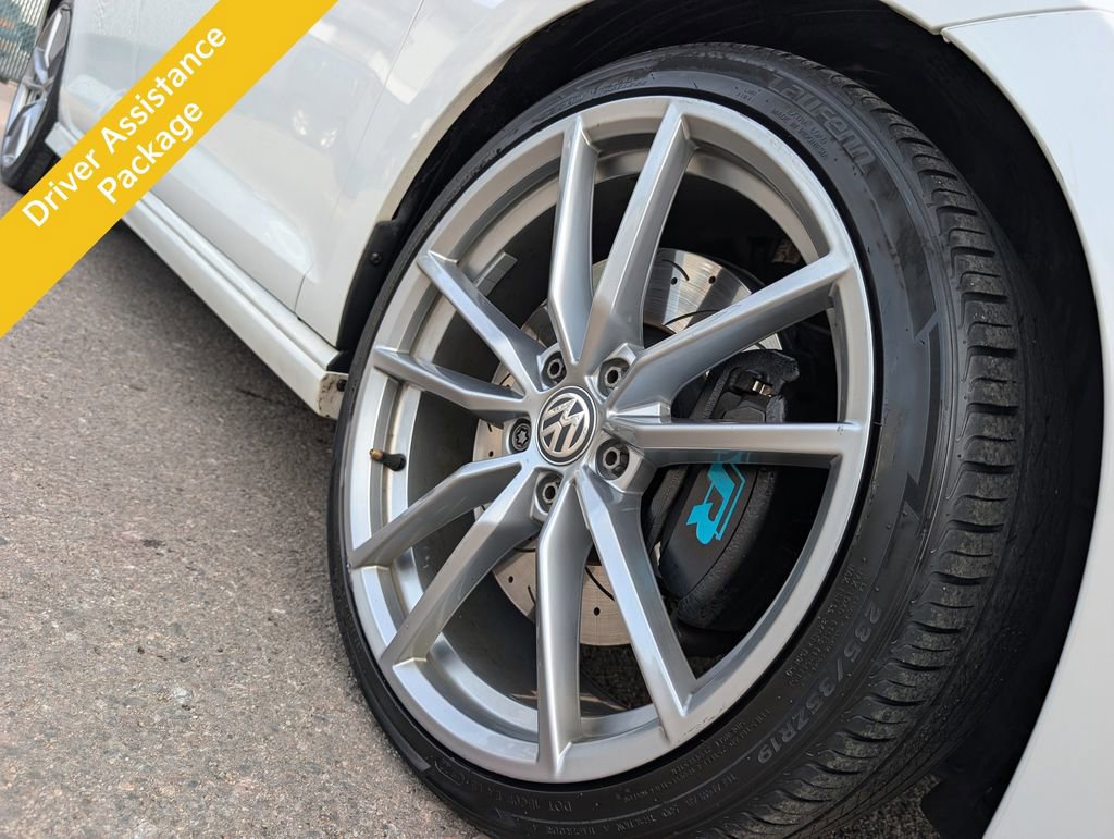 Used 2017 Volkswagen Golf R 4-Door image 7