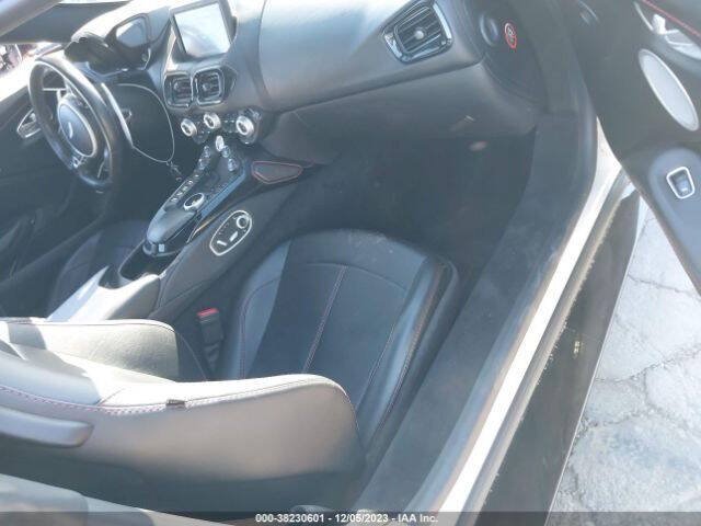 Used 2019 Aston Martin V8 Vantage Coupe RWD image 17