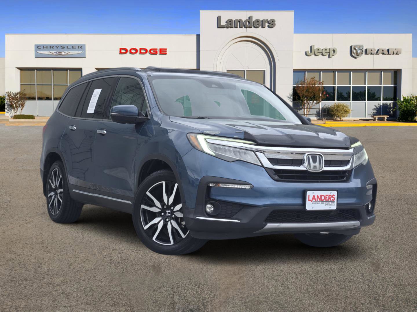 Used 2019 Honda Pilot Touring image 1