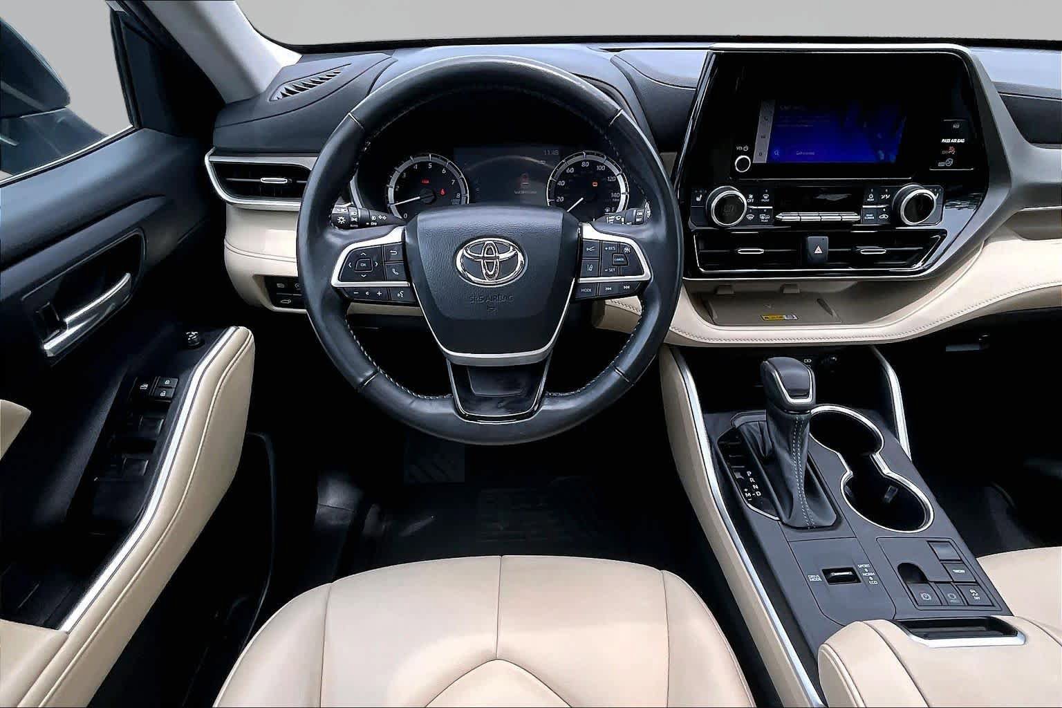 Used 2023 Toyota Highlander XLE FWD image 6