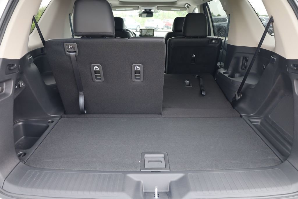 New 2025 Honda Pilot Touring image 9