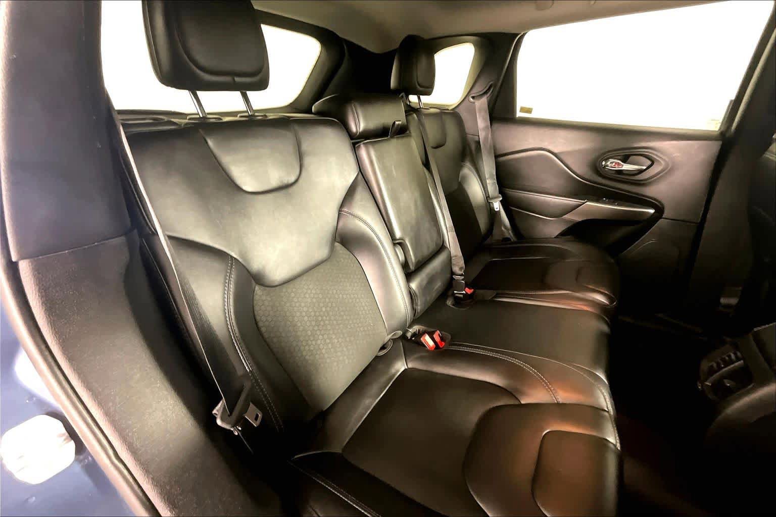 Used 2020 Jeep Cherokee Latitude Plus FWD image 20