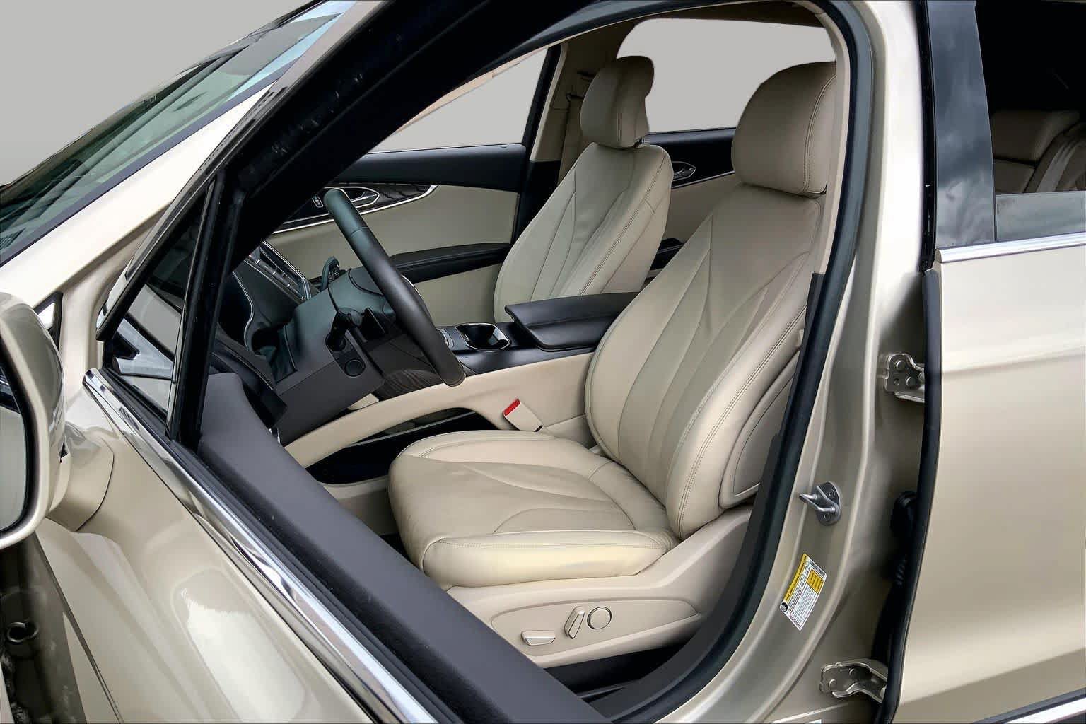 Used 2017 Lincoln MKX Reserve w/ Lincoln MKX Climate Package FWD image 8