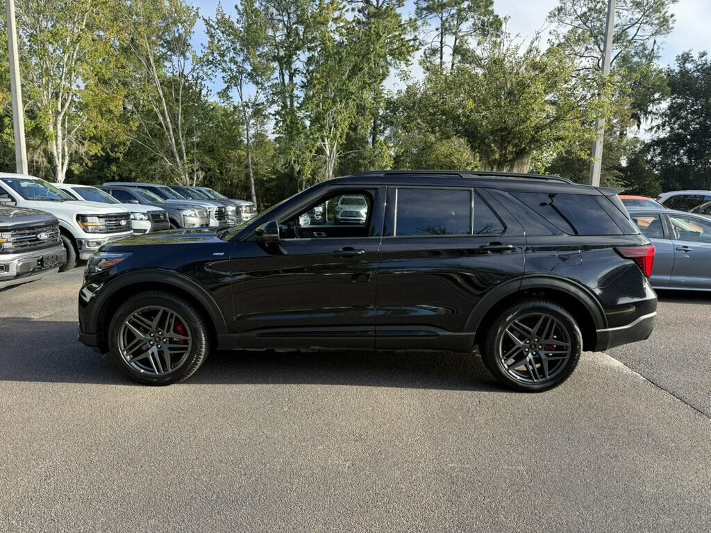 Used 2025 Ford Explorer ST-Line w/ ST-Line Street Pack AWD/4WD image 2
