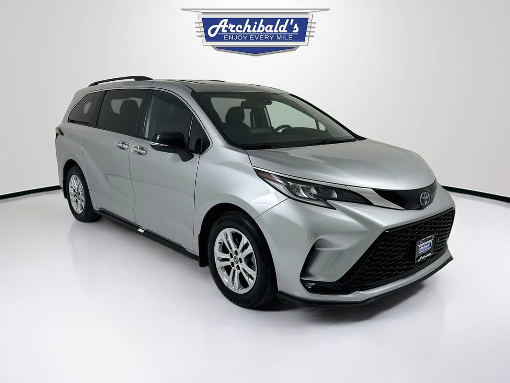 Used 2023 Toyota Sienna XSE AWD/4WD image 1