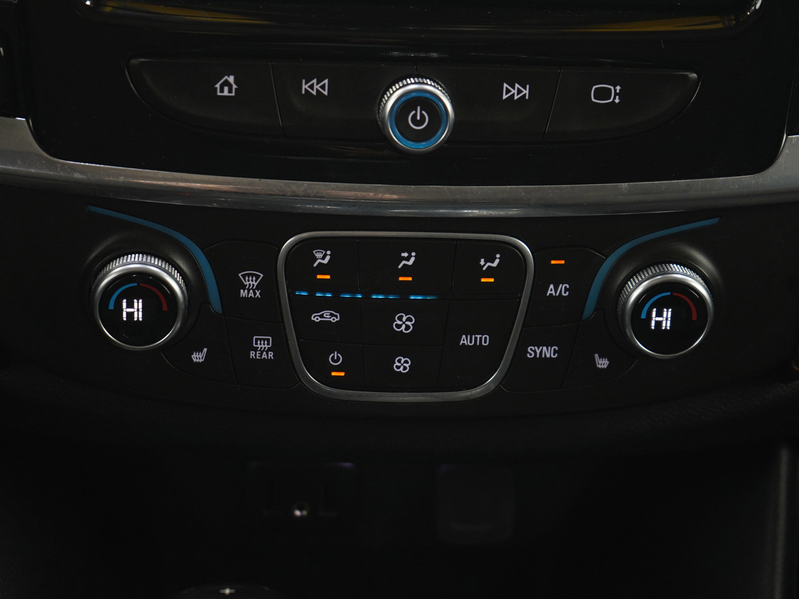 Used 2018 Chevrolet Traverse LT w/ LPO, Floor Liner Package image 20