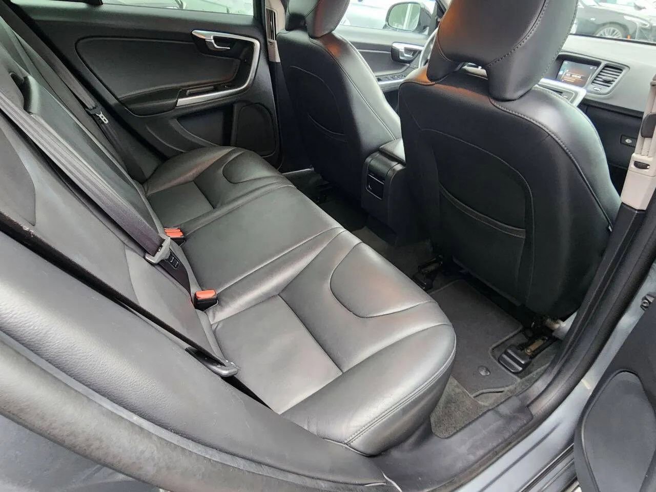 Used 2018 Volvo V60 T5 Cross Country AWD/4WD image 13