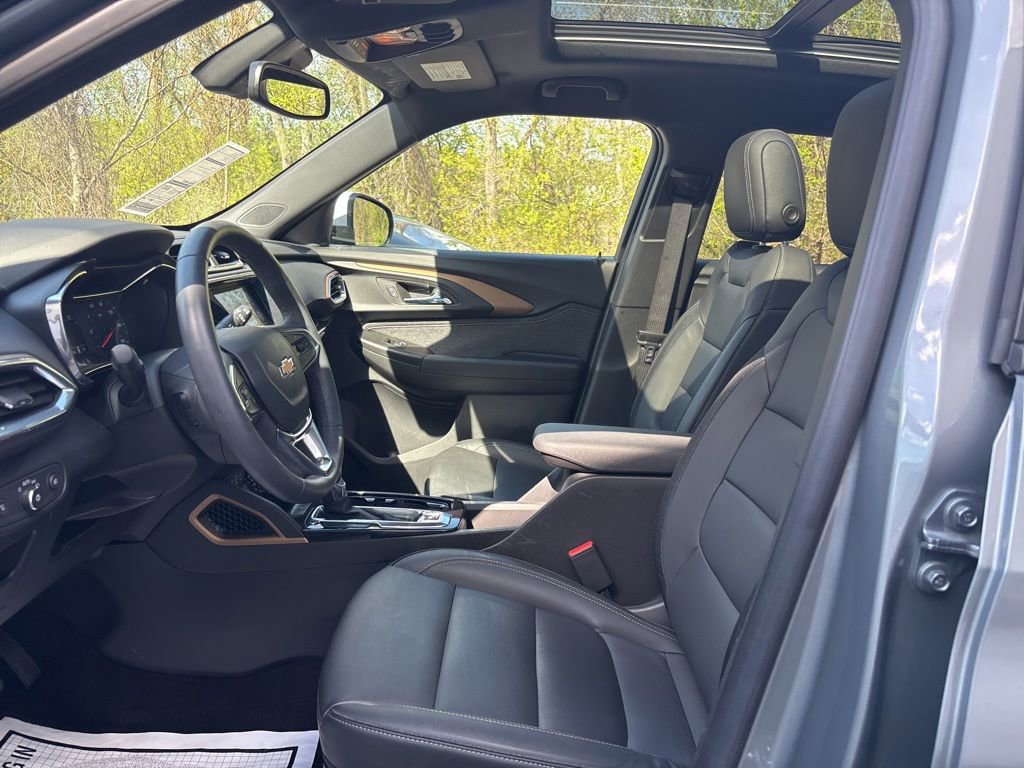 Used 2023 Chevrolet TrailBlazer ACTIV w/ Sun and Liftgate Package FWD image 9