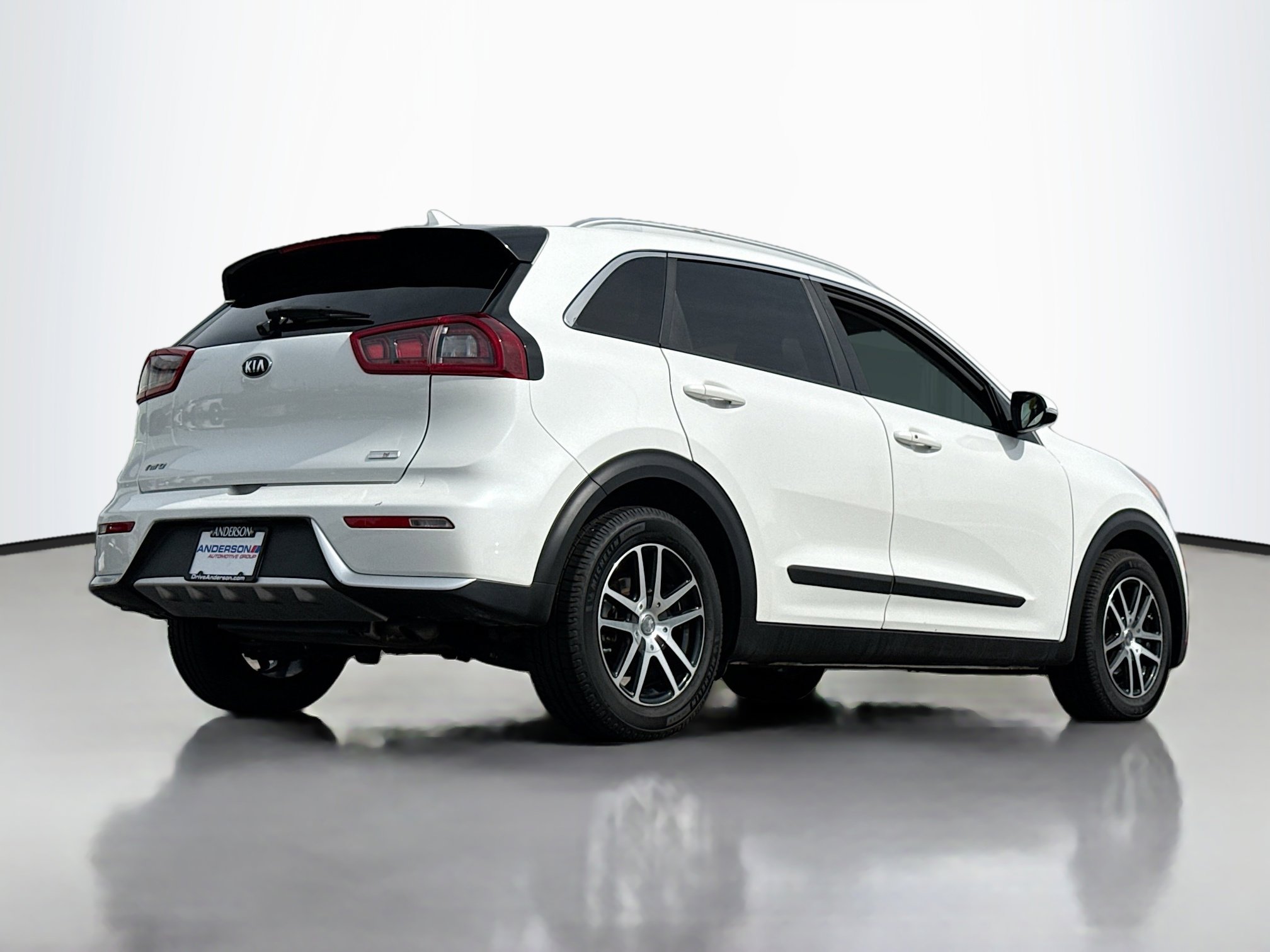 Used 2019 Kia Niro EX FWD image 2
