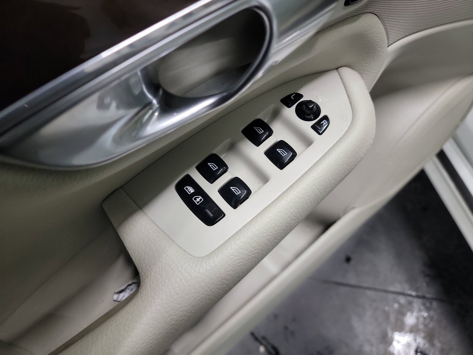 Used 2019 Volvo XC90 T6 Momentum w/ Advanced Package image 14