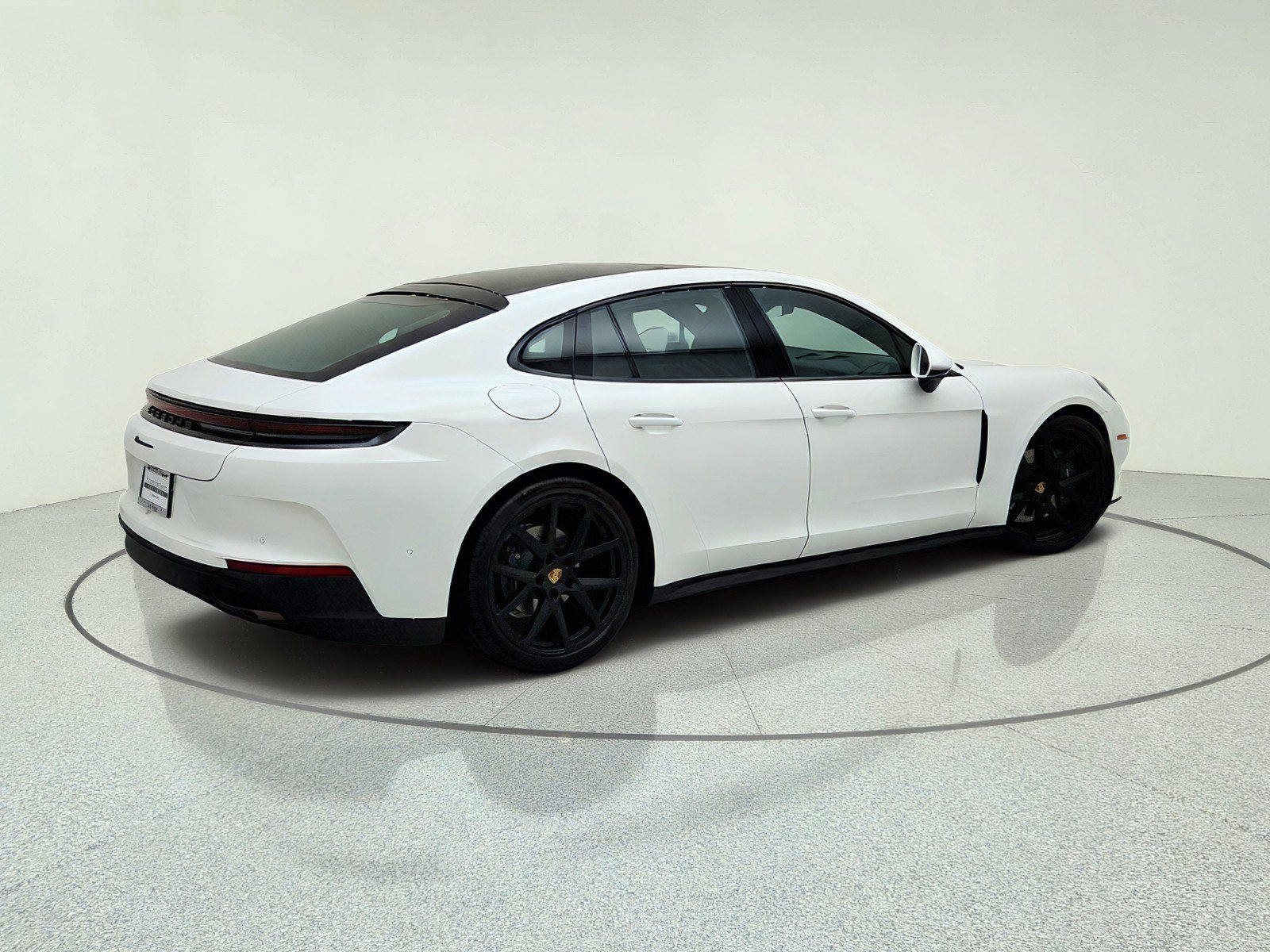 Used 2025 Porsche Panamera image 8