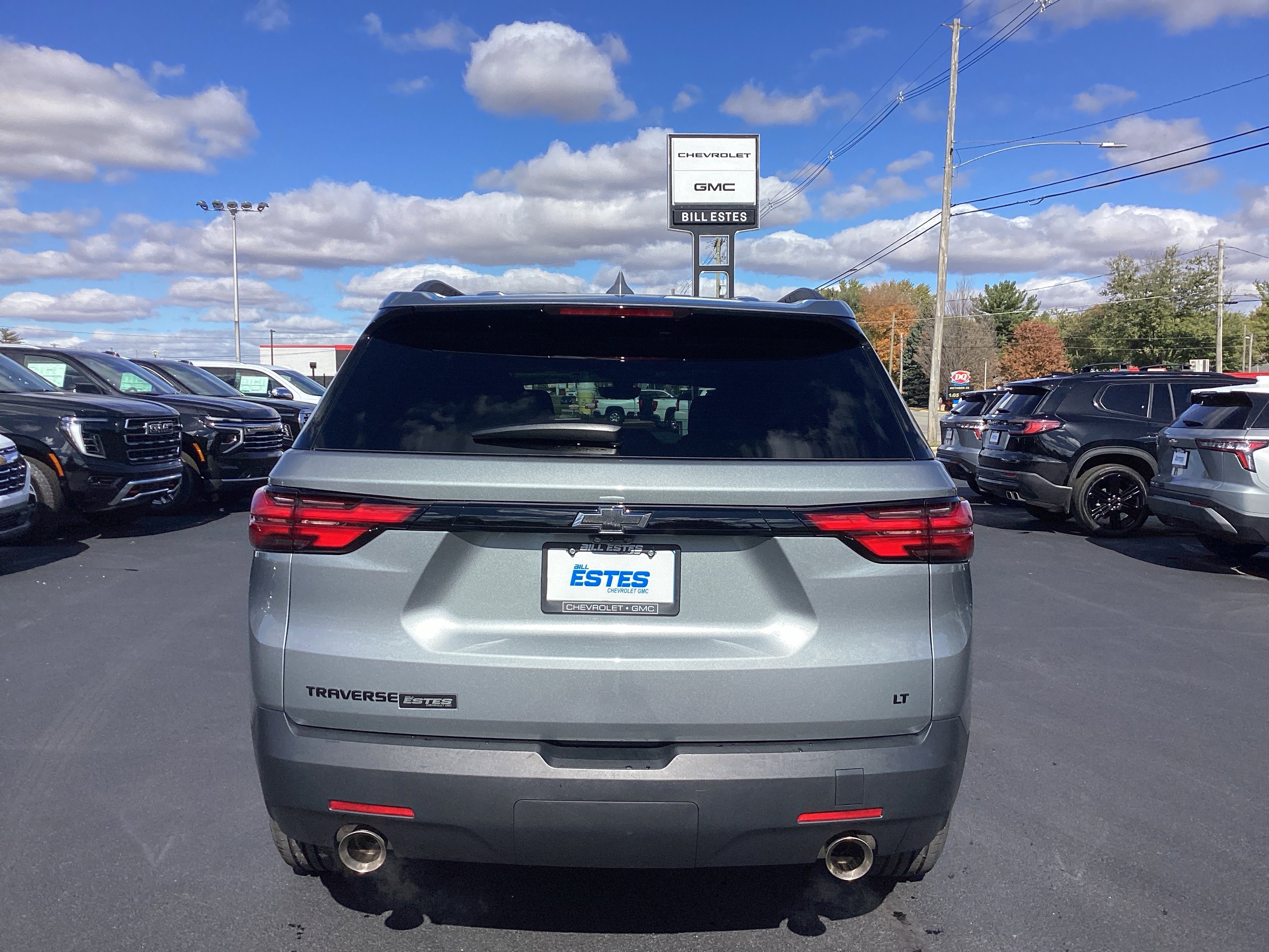 Used 2023 Chevrolet Traverse LT image 5