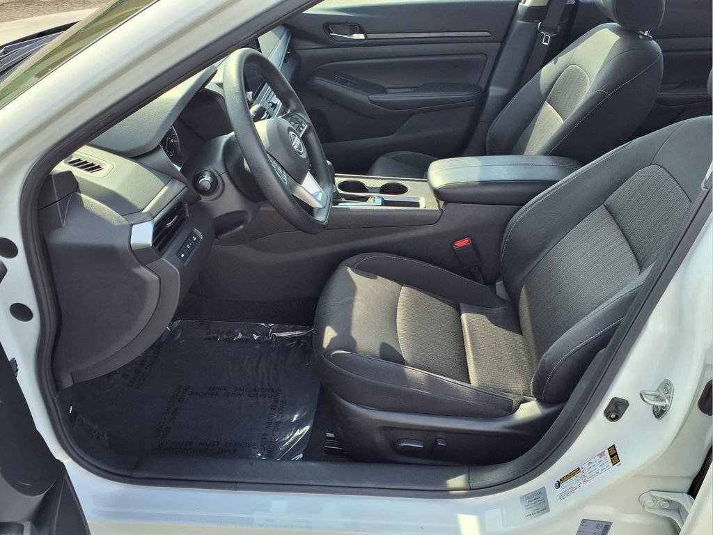 Used 2025 Nissan Altima 2.5 SV FWD image 21