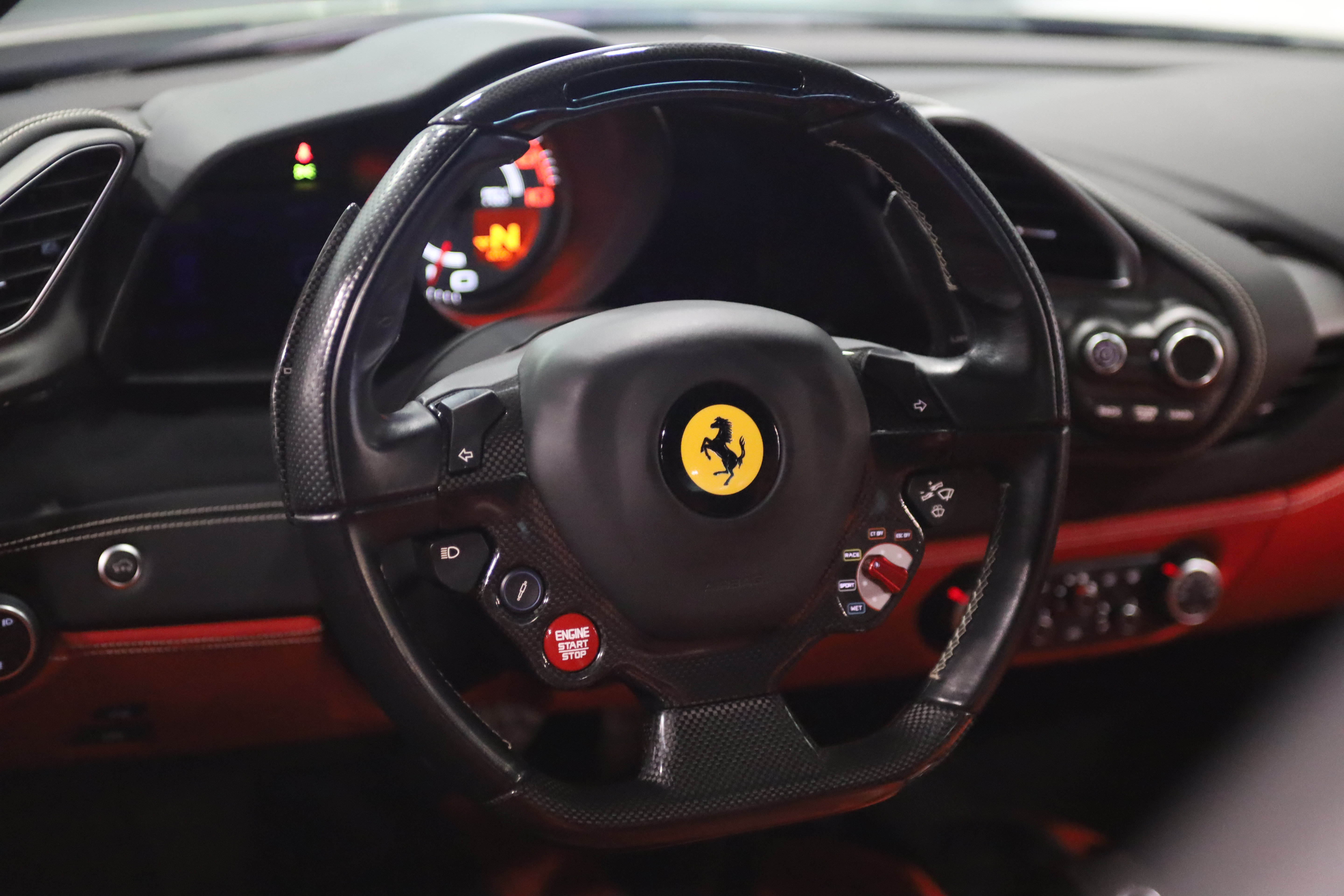 Used 2018 Ferrari 488 GTB RWD image 27
