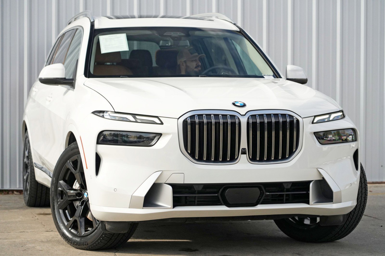Used 2023 BMW X7 xDrive40i w/ Premium Package image 4