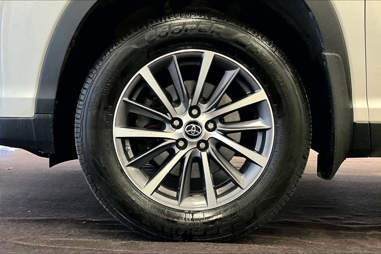 Used 2019 Toyota Highlander XLE image 8